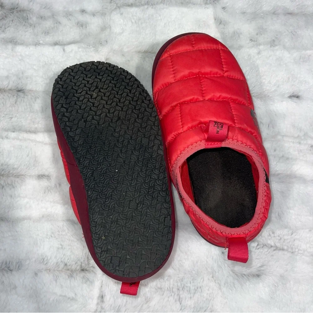 The North Face Kids Red Quilted Slippers with rubber sole - Picture 5 of 6